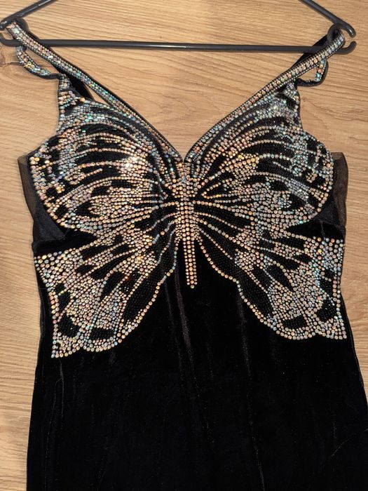 Черна велурена рокля