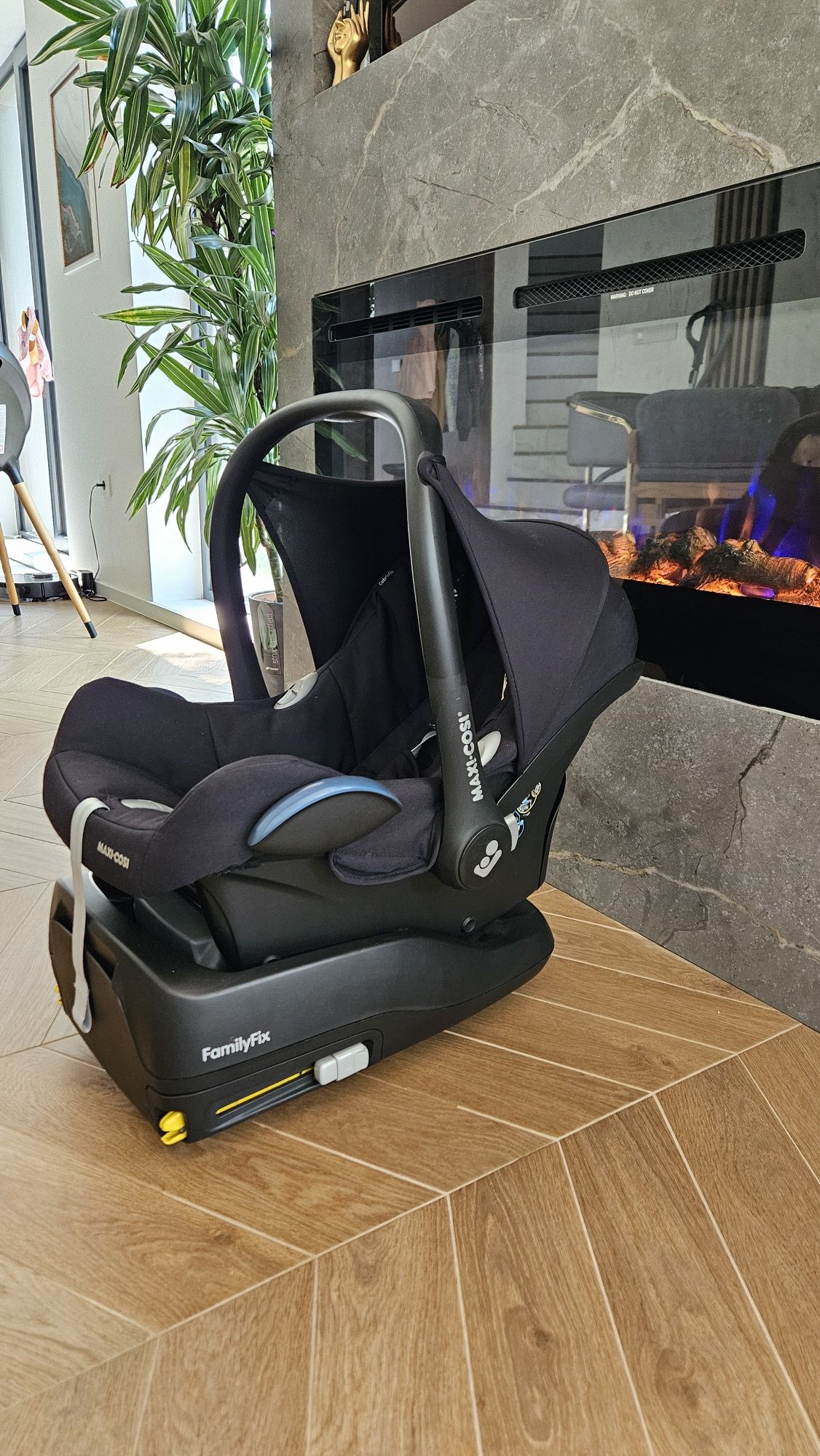 Столче за кола Maxi Cosi с Isofix база