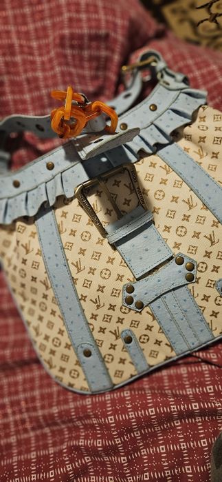 Geanta monocrom inspirație LV