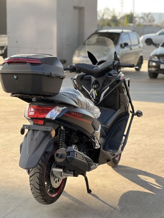 S Max benzinli skuteri