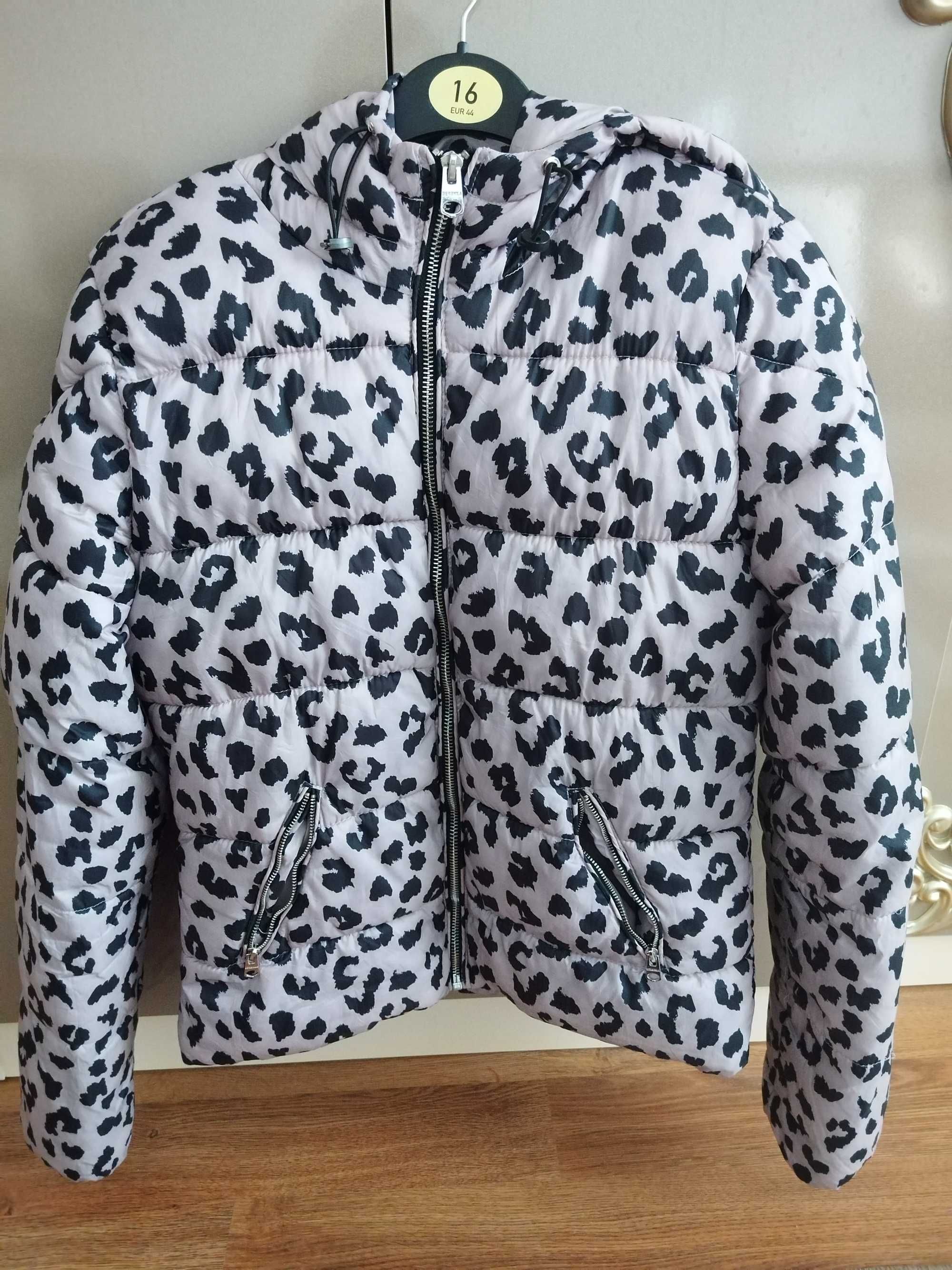 Дамско зимно яке bershka