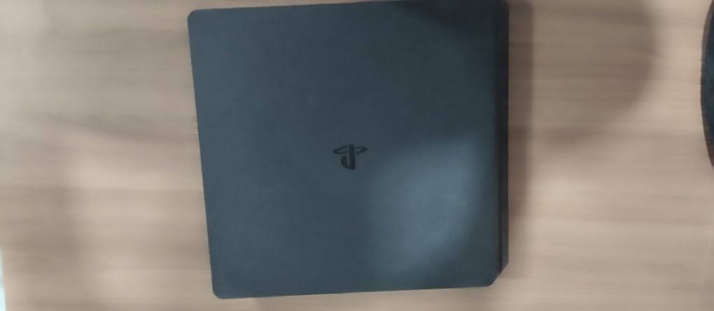 Playstation 4 +3 диска и два джойстика