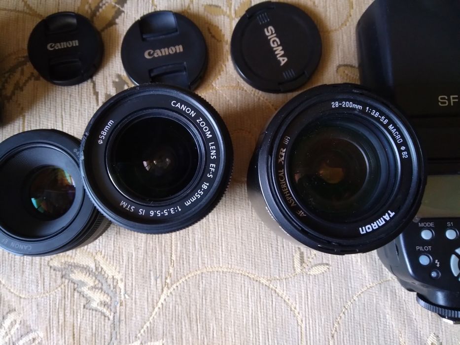 Предлага се фотокамера Canon 700D