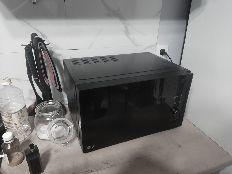 Продам микроволновую печь LG MH-6565DIS