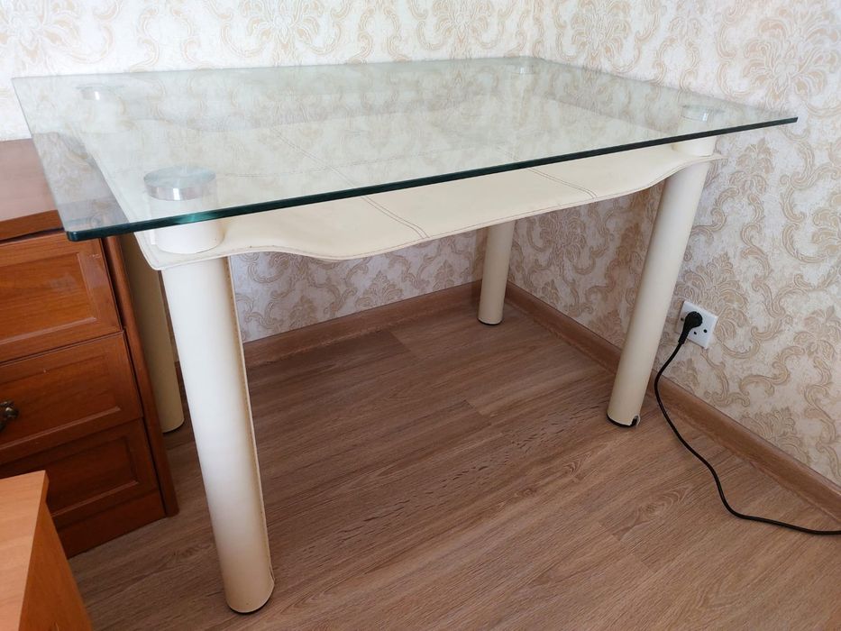 Продам стол в хорошем состоянии