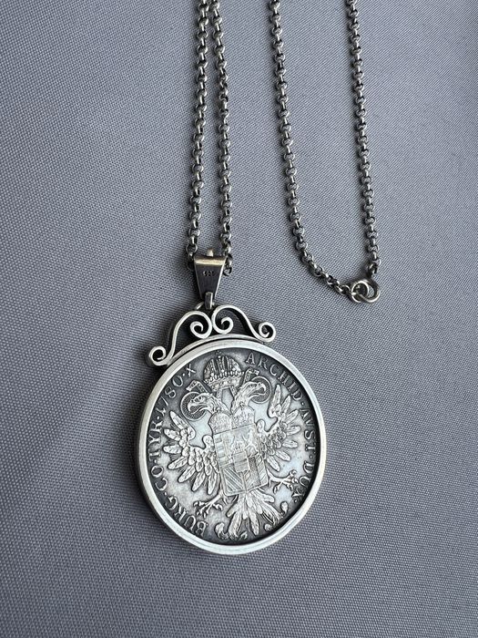 Pandantiv si lant din argint