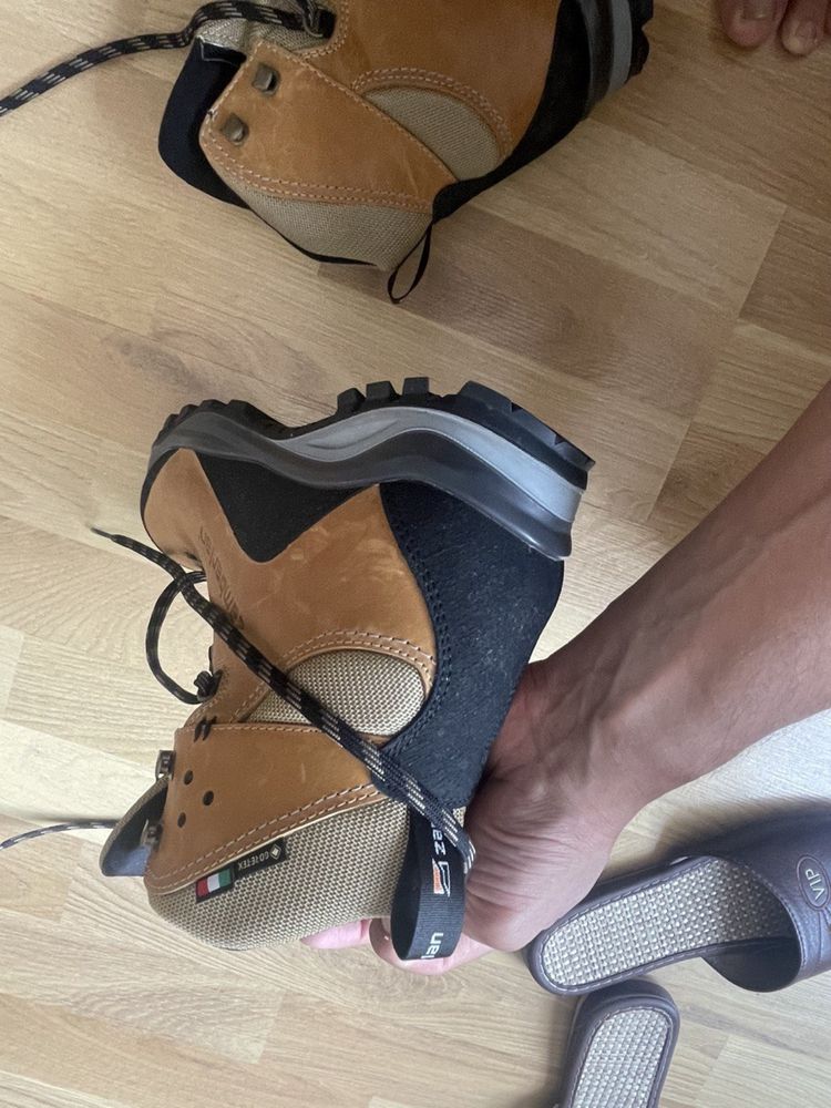 Треккинговая  женская обувь