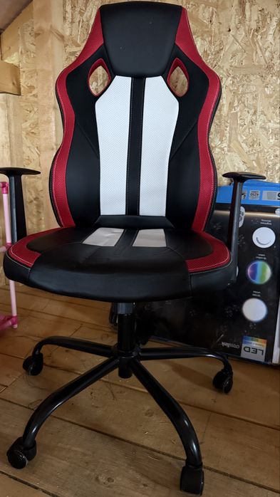 Scaun gaming Jysk.