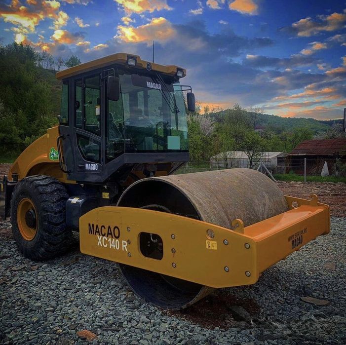 Utilaje Mari de inchiriat Buldoescavator