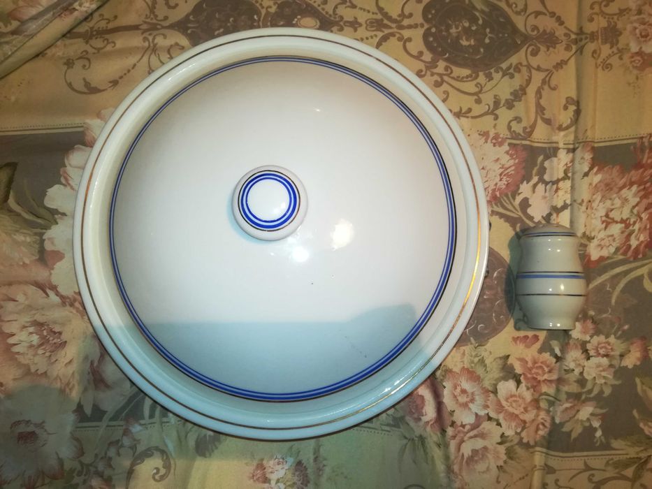Супница фарфоровая