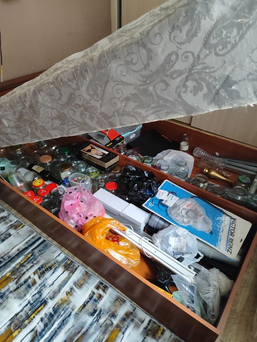 Кровать 1.6*2'0м с местом для хранения.