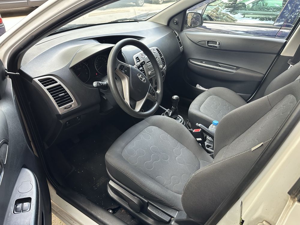 Автомобил Hunday i 20