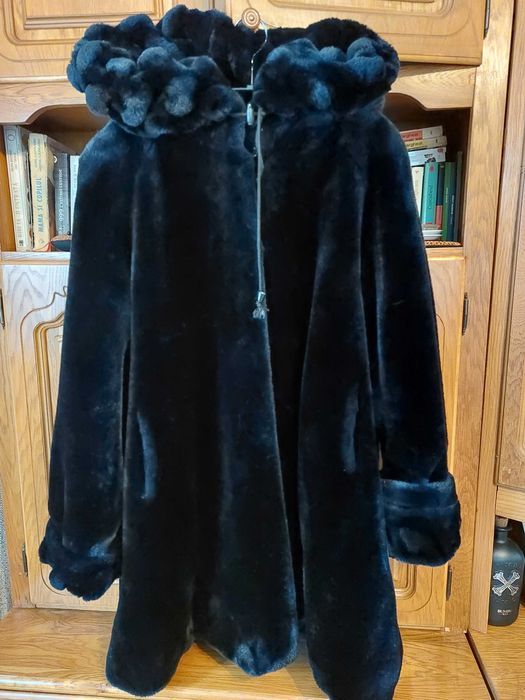 Haina din blană ecologica, bleumarin, marimea XL, nouă.