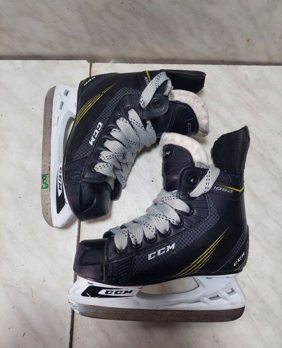 Patine 1009 hochei hochey CCM 1052 marime 31 ( 20,5 cm )
