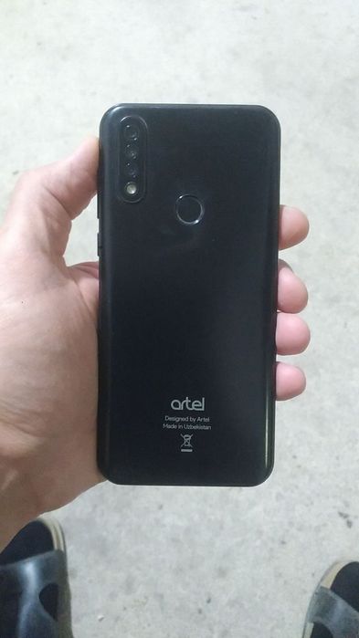 Продам смартфон Artel premium