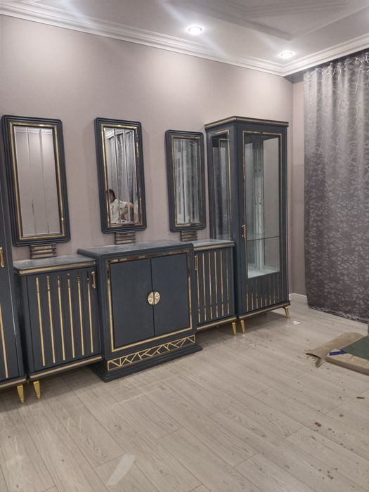 Специалисть  сборке и установке интерьеров