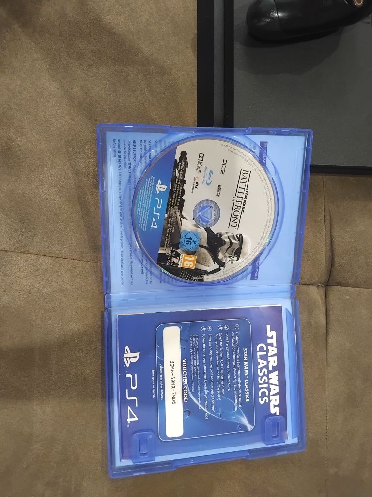 Playstation4 slim с един джоистик и със 4 игри