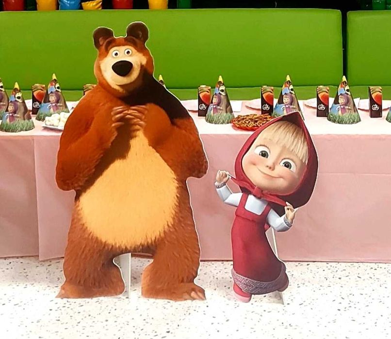 Картонени фигури на Маша и Мечока