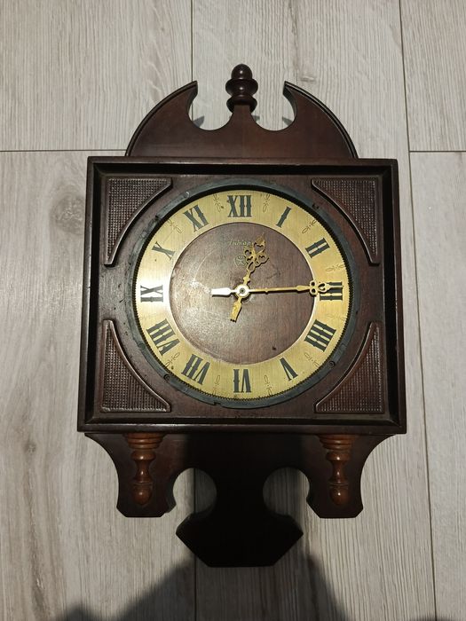 Продам часы янтарь