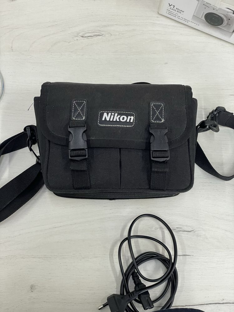 Nikon v1  В отличном состоянии с двумя объективами