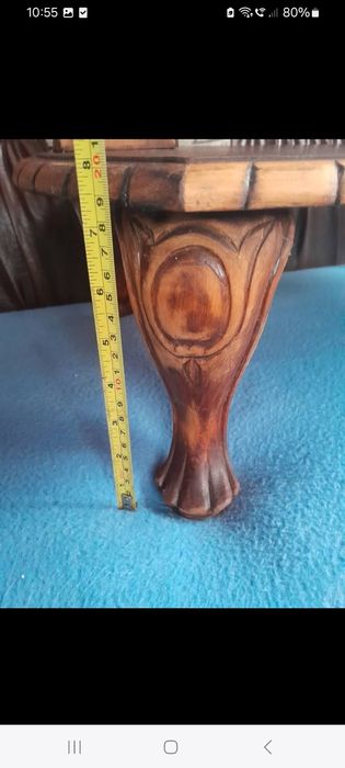 Masuta sculptata din lemn masiv