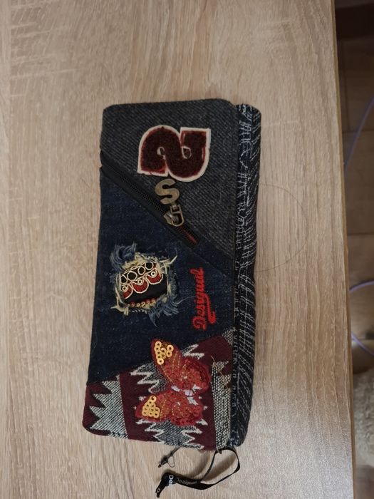 Протмоне Desigual