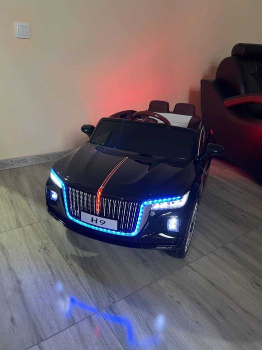 Детский электромобиль новый.