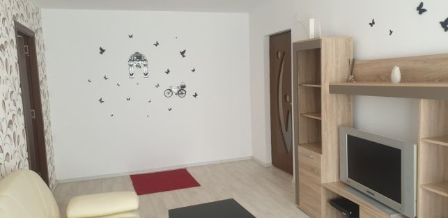 Inchiriez apartament 2 camere, et2 , zona Pizza Roma HCC