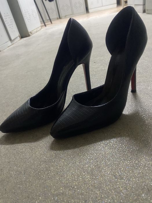 Продам черные туфли
