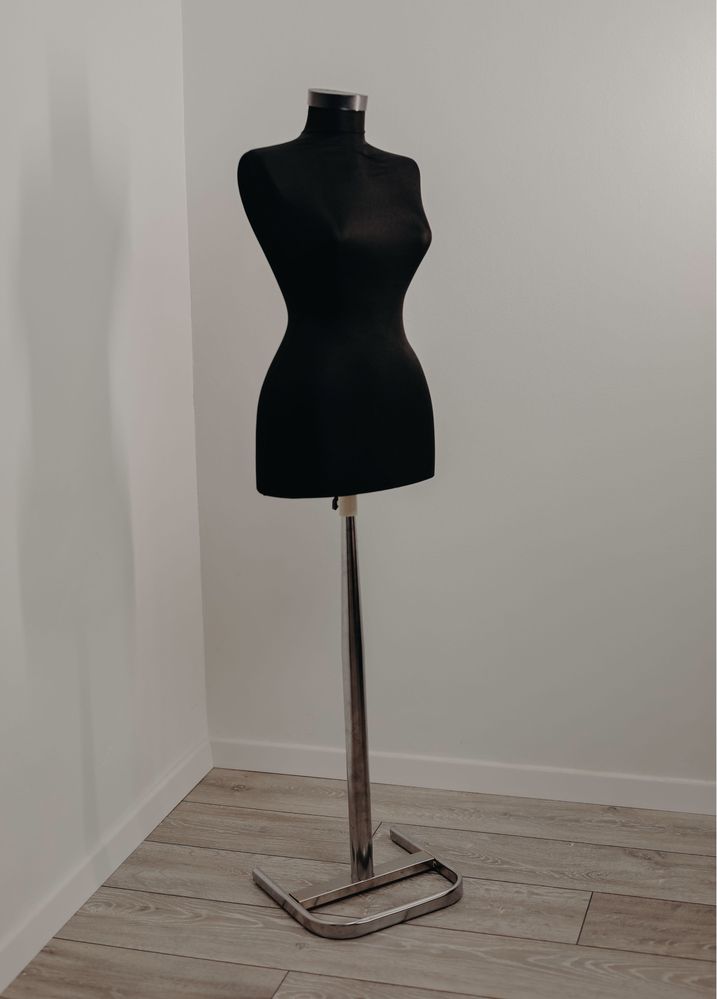Inchiriez manechin / bust ( nuntă, botez, diferite ocazii)