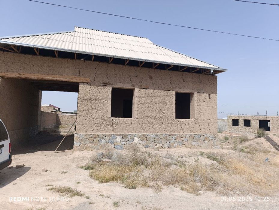 6 sotix Hovli Sotiladi