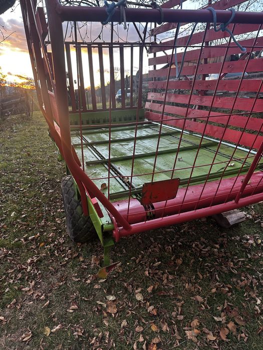 Remorca de adunat fan pentru zone de munte