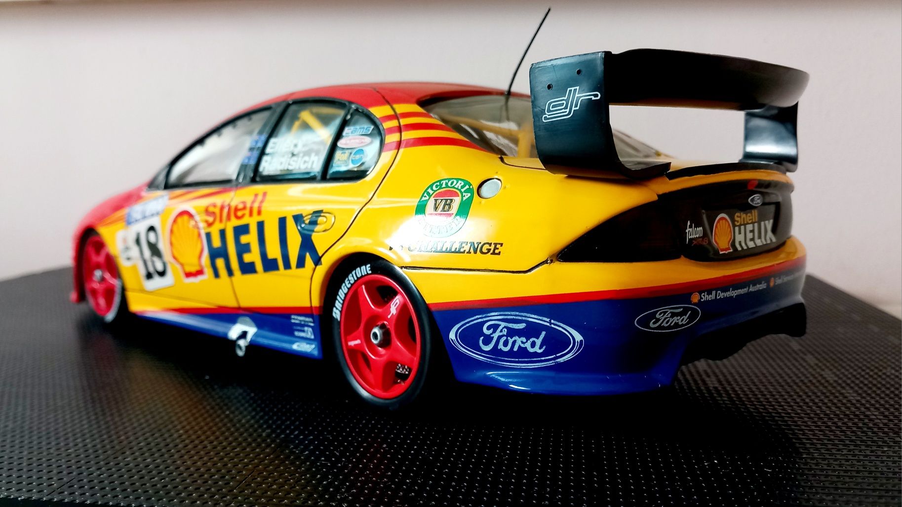 Classic Carlectables 1999 Ford Falcon 1/18