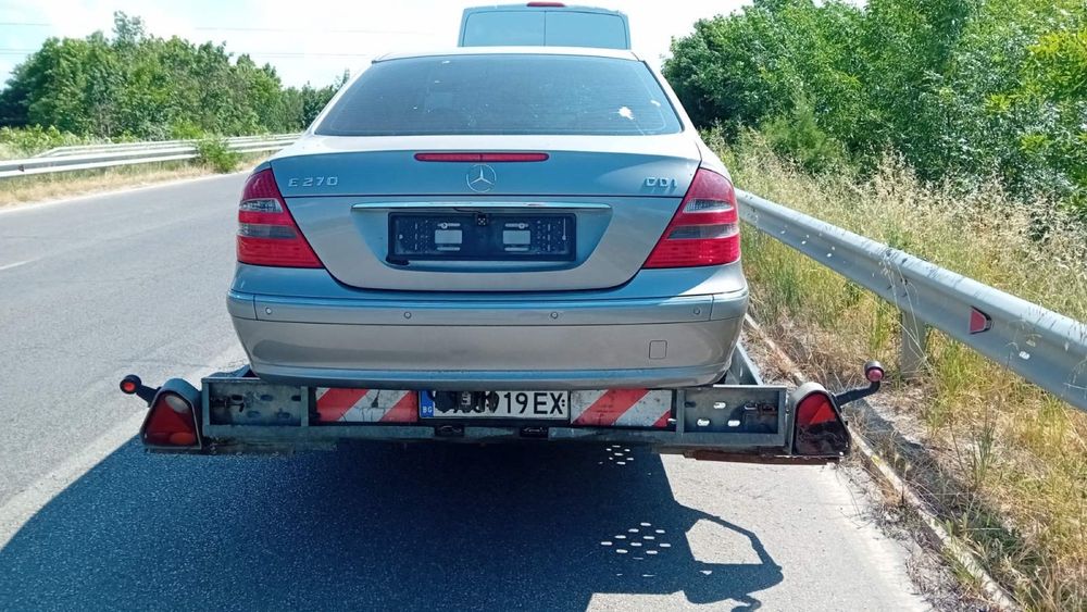 Продава се само на части Mercedes E270 CDI E280CDI 2003 год