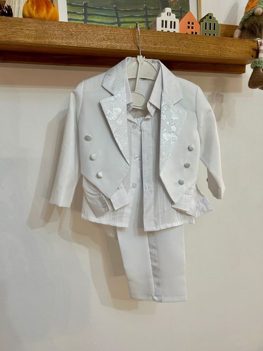 Costum elegant alb pentru băieți