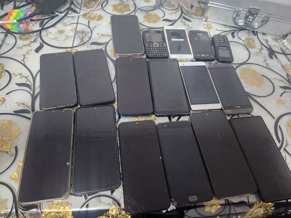 Vand telefoane la preturi acesibile