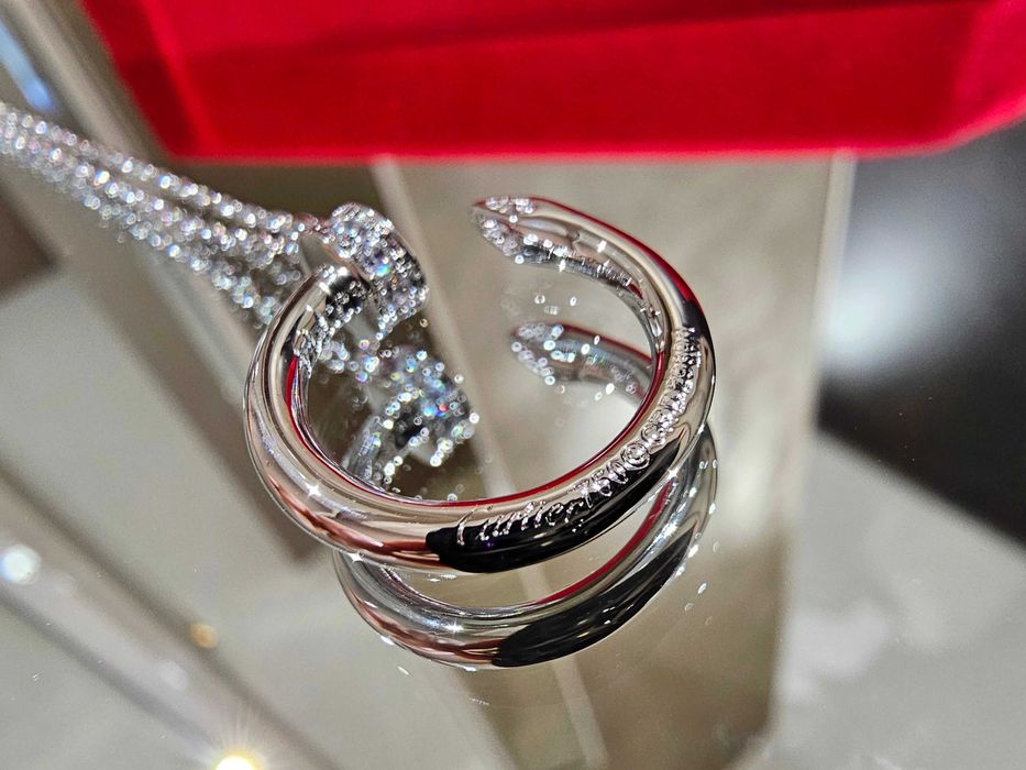CARTIER Nail Juste un Clou Silver Diamonds Pendant Дамско Колие Пирон
