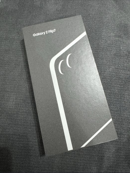 Samsung Z Flip 7 coral red nou