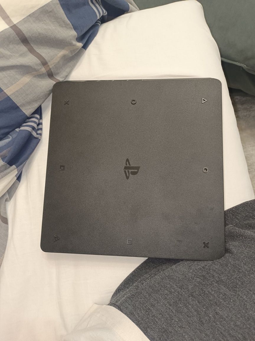 Продам Ps4 Slim 1tb