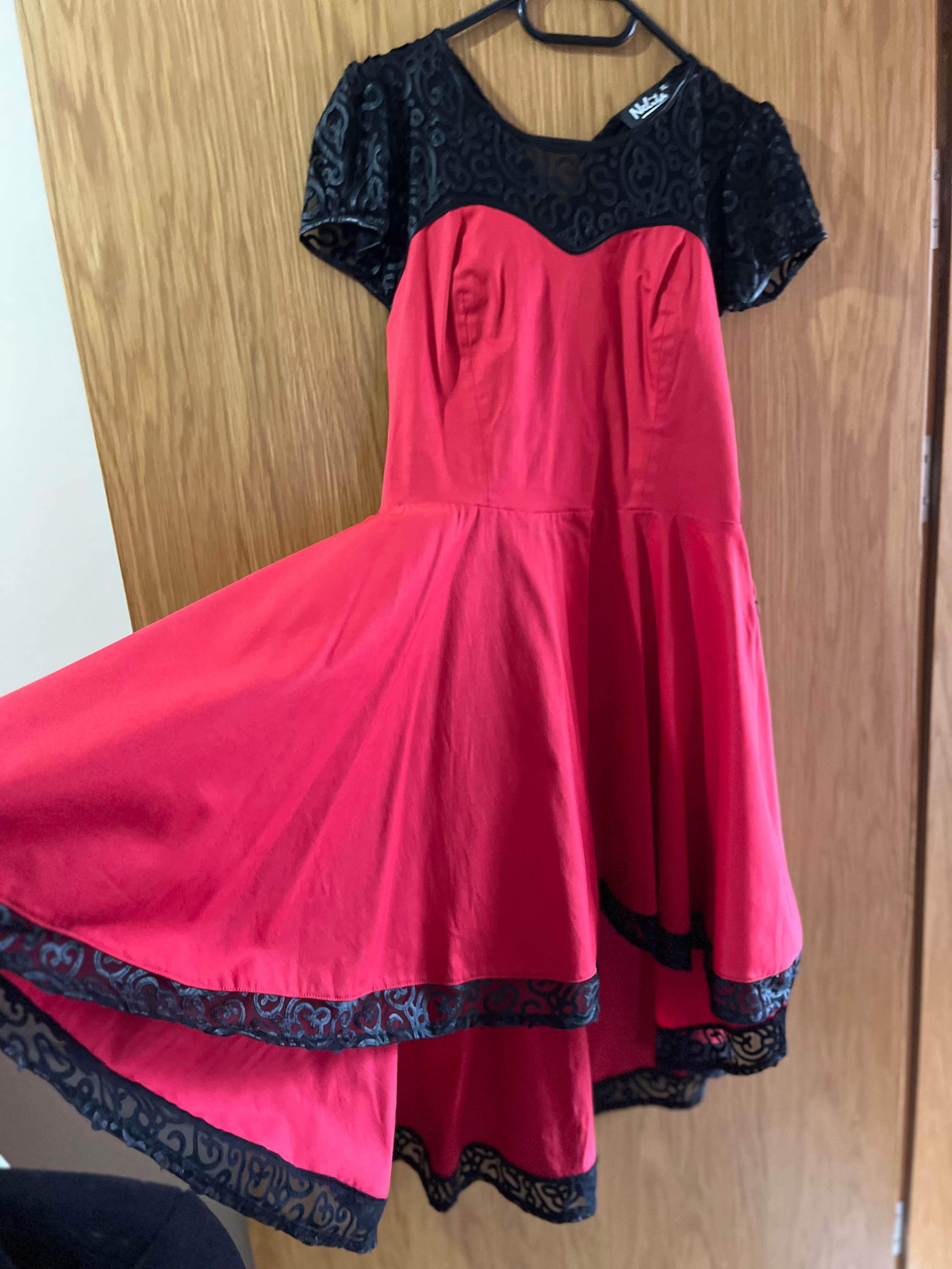 Елегантна червена рокля XL