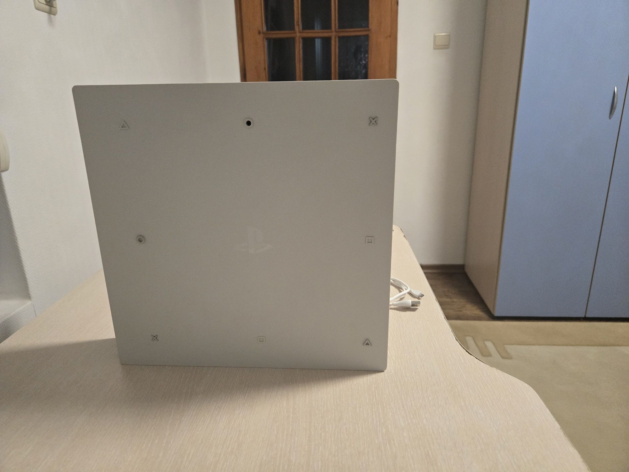 PS 4 Pro White 1 TB