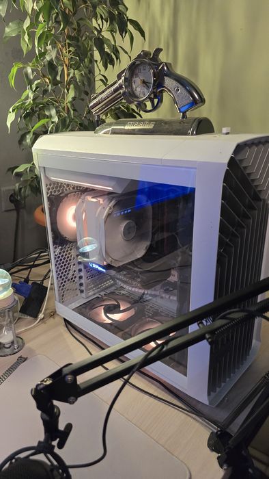 срочно продается кейс fractal torrent compact