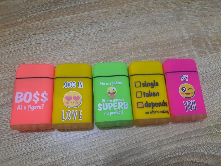 Colectie de brichete colorate