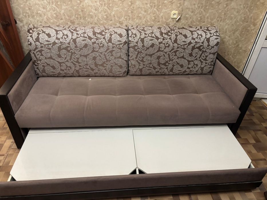 Продается диван в отличном состоянии.