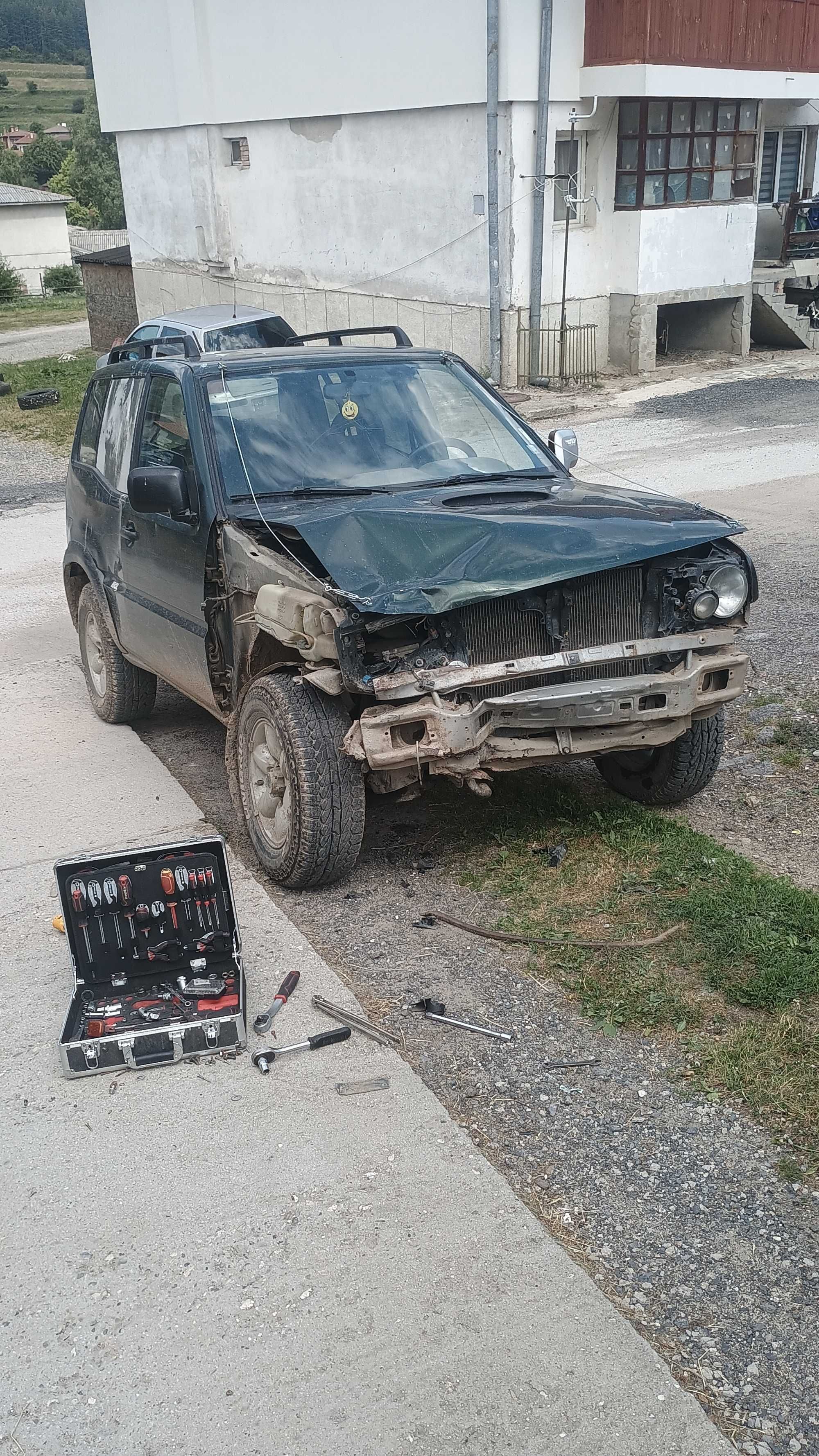 Нисан Терано на части