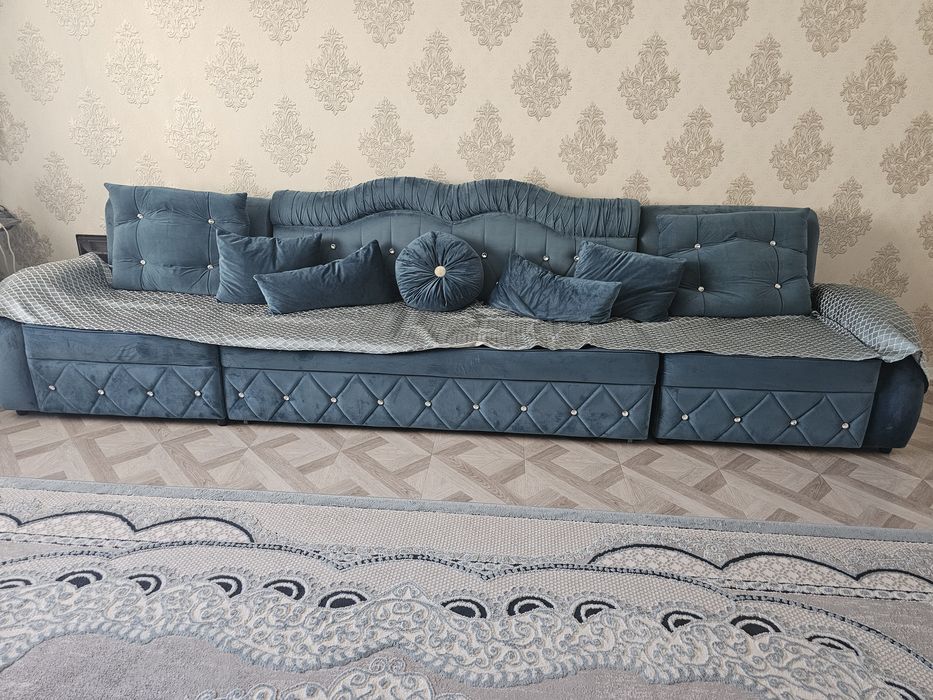 Продам диван 4 метра.