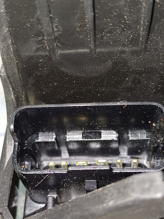 broasca dreapta spate renault clio 3 - benzina 2010