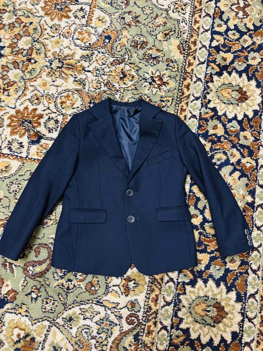 Продавам елек панталон и сако за деца от 7-9 годишни