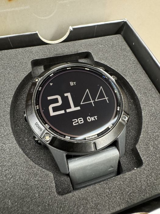 Garmin Fenix 6 Pro Solar- черные с серым ремешком