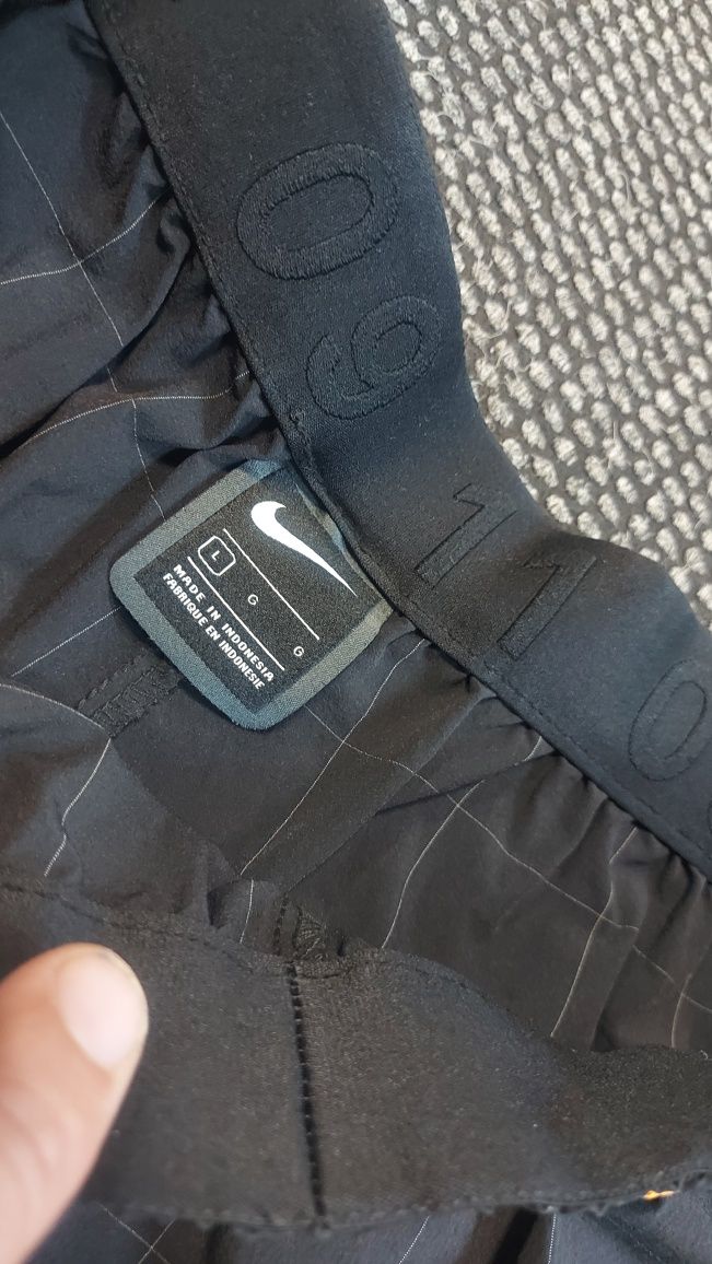 Nike tech шорти L размер oversize